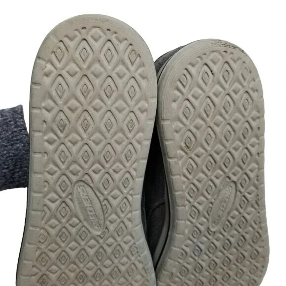 Sketchers men canvas boating shoes size 10 says black‎ on tag but is more grey